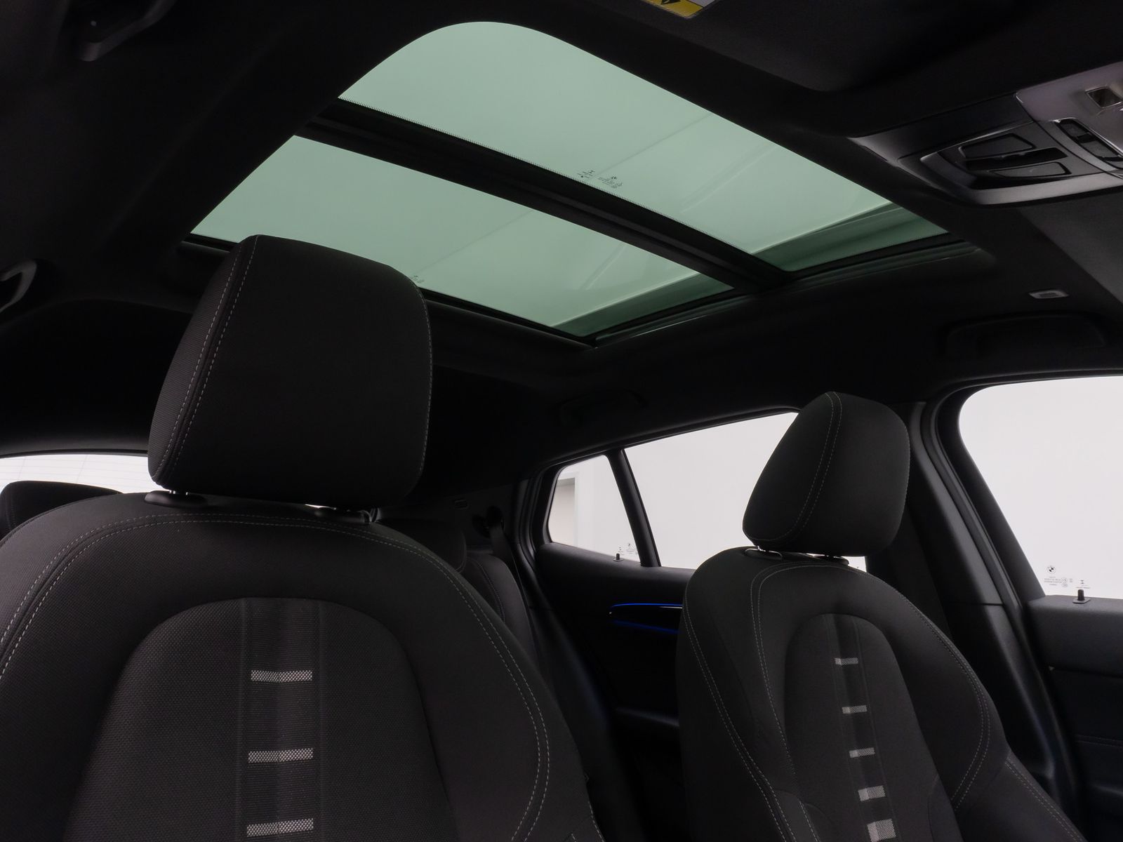 Fahrzeugabbildung BMW X2 sD18i Panorama Kamera DAB HiFi Komfort MSport