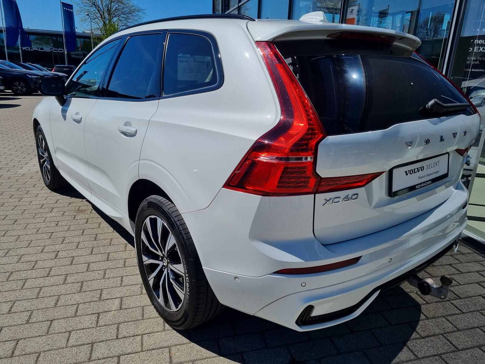 Fahrzeugabbildung Volvo XC60 B5 AWD Plus Dark 'ACC, AHK, CTA, BLIS'