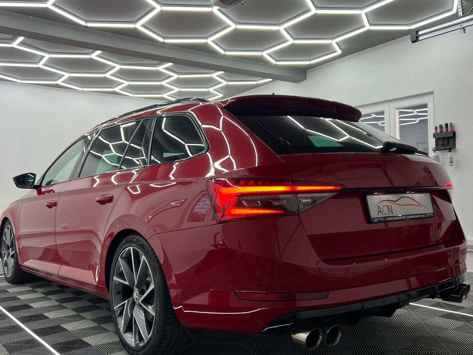 Fahrzeugabbildung SKODA Superb Combi SPORTLINE/LED/STHZ/AHK/ACC/VRTL