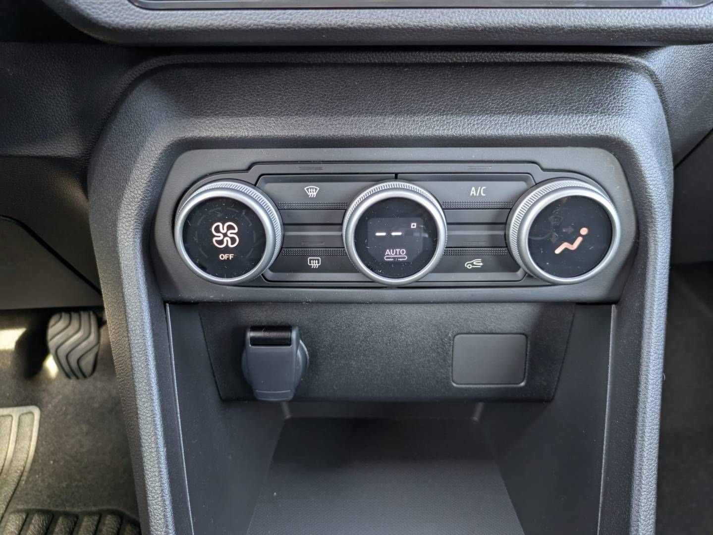 Fahrzeugabbildung Dacia Sandero Expression ECO-G 100