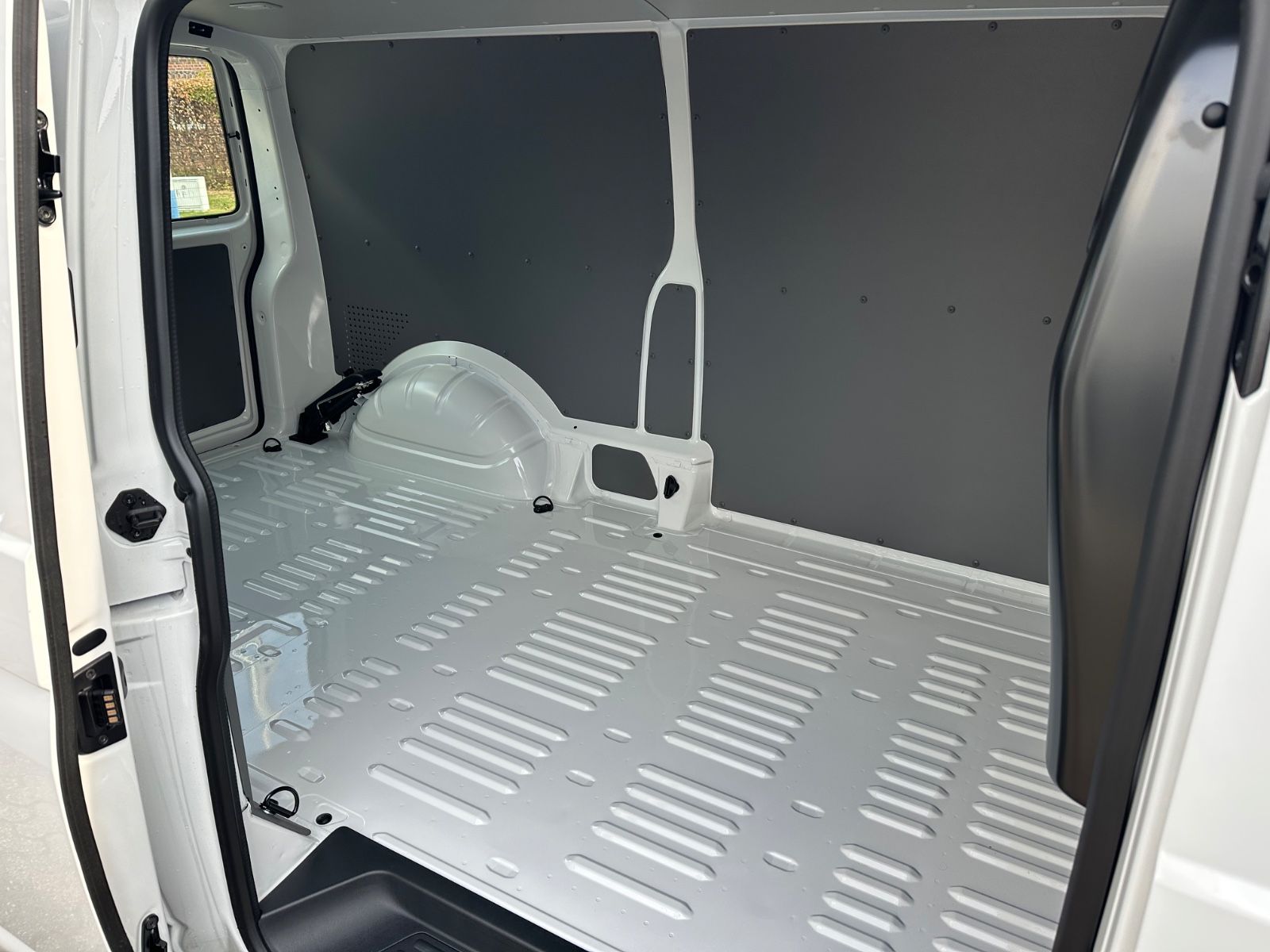 Fahrzeugabbildung Volkswagen T6.1 Transporter Kasten 2.0 TDI LR Klima/Tempom