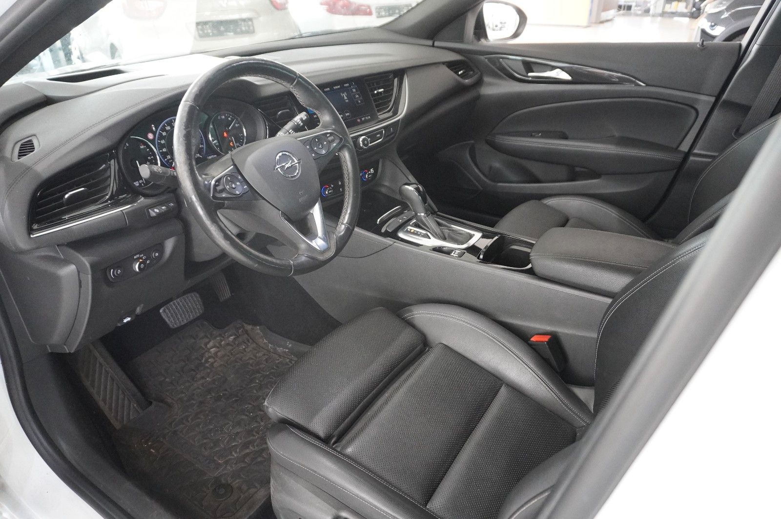 Fahrzeugabbildung Opel Insignia B ST 2.0D ELEGANCE NAVI/LED/KAMERA/HUD