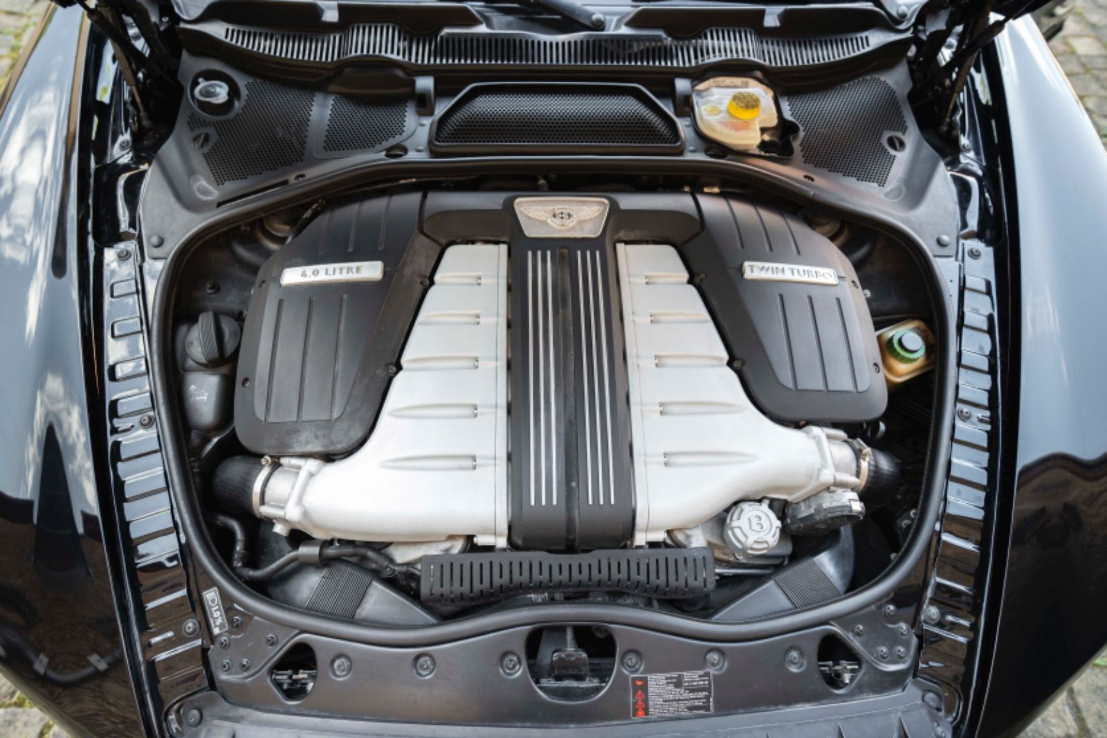 Fahrzeugabbildung Bentley Flying Spur 6.0 W12 Autom. Bixenon NAVI PDC KAM