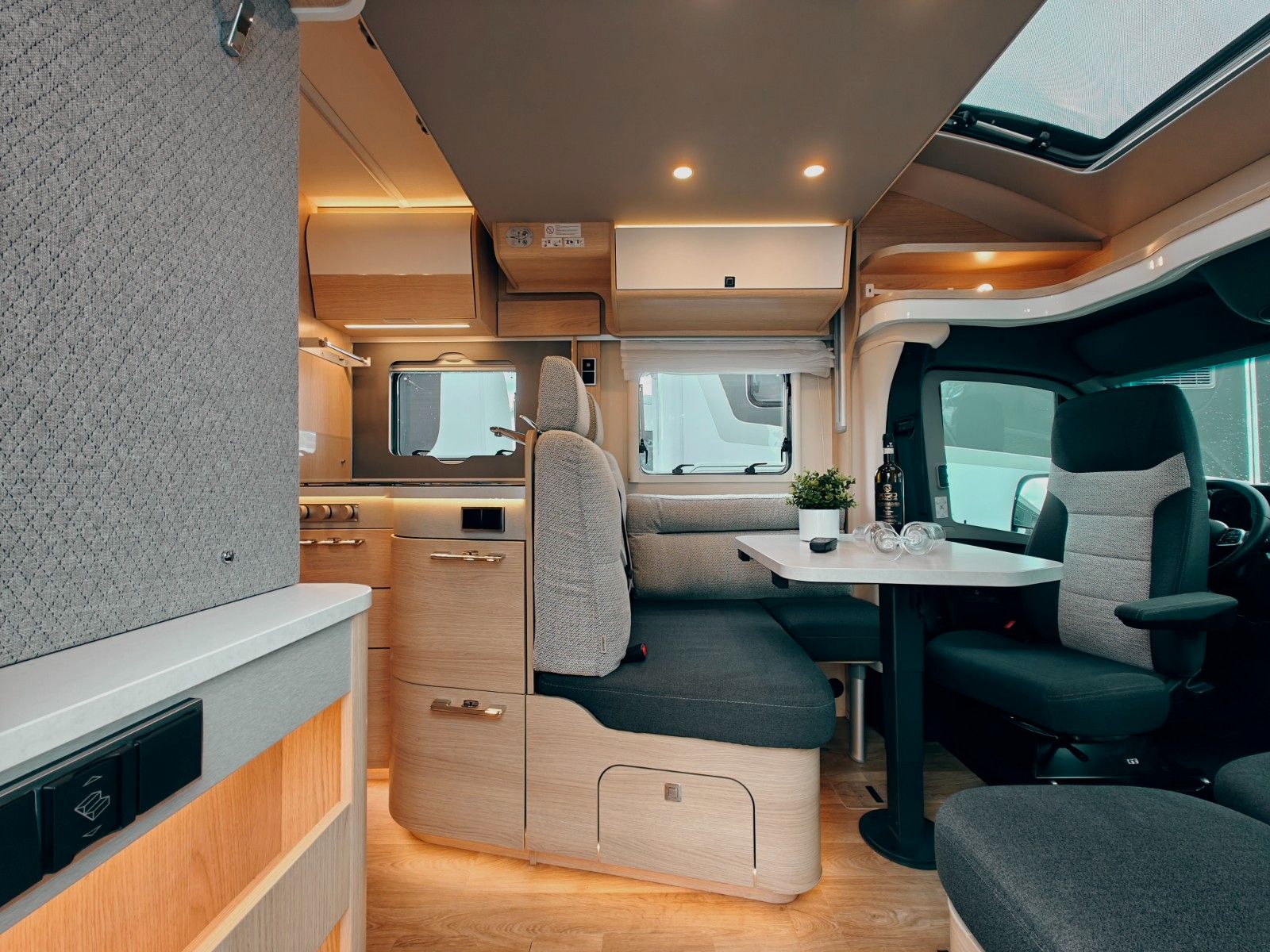 Fahrzeugabbildung HYMER / ERIBA / HYMERCAR B-KLASSE MC T 680 - AUS ERSTBESITZ