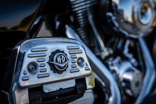 Fahrzeugabbildung Harley-Davidson FLHRC ROAD KING CLASSIC - CUSTOM PIPES