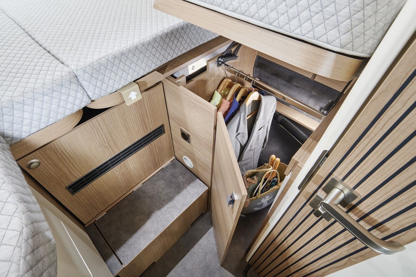 Fahrzeugabbildung Malibu Genius 641 LE Klimaautomatik, Radio DAB