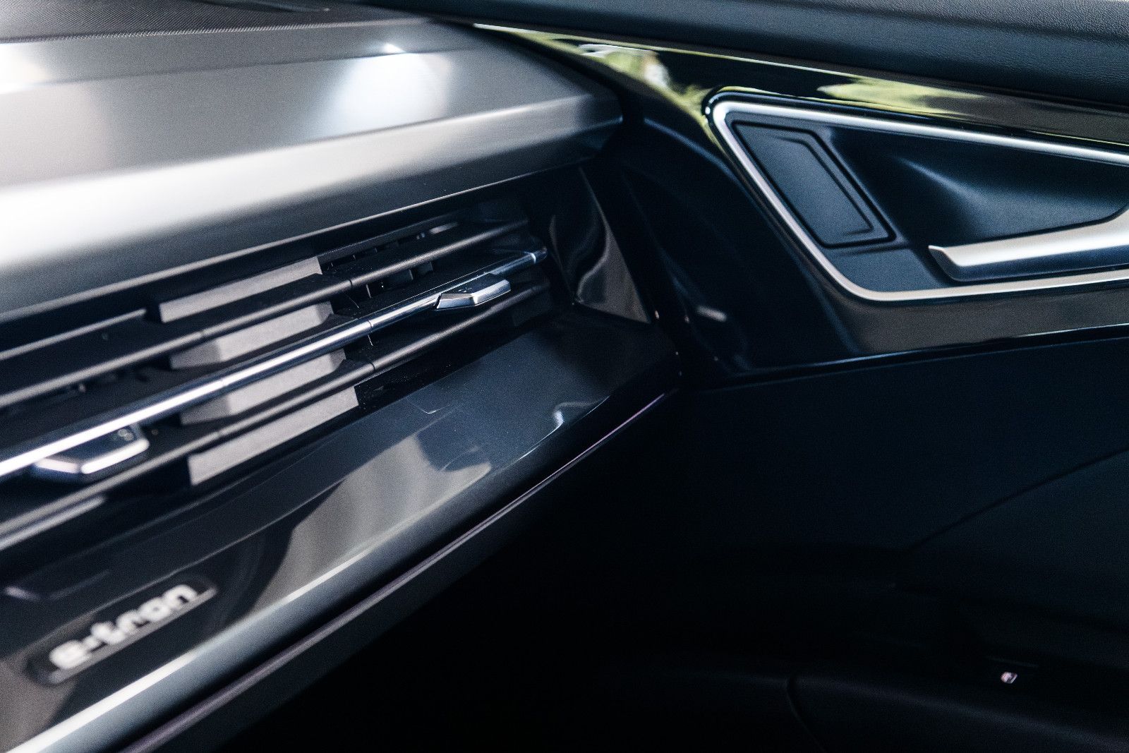 Fahrzeugabbildung Audi Q4 e-tron 45 RFK/MATRIX