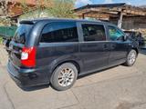 Lancia Voyager 2.8 MultiJet 16v Automatik - Lancia Voyager von privat