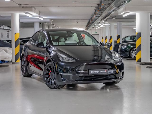 Tesla Model Y Performance Dual Motor AWD, weißes Inter