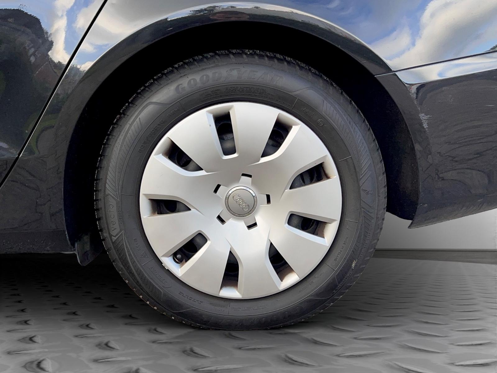 Audi A4 2009 — photo 22