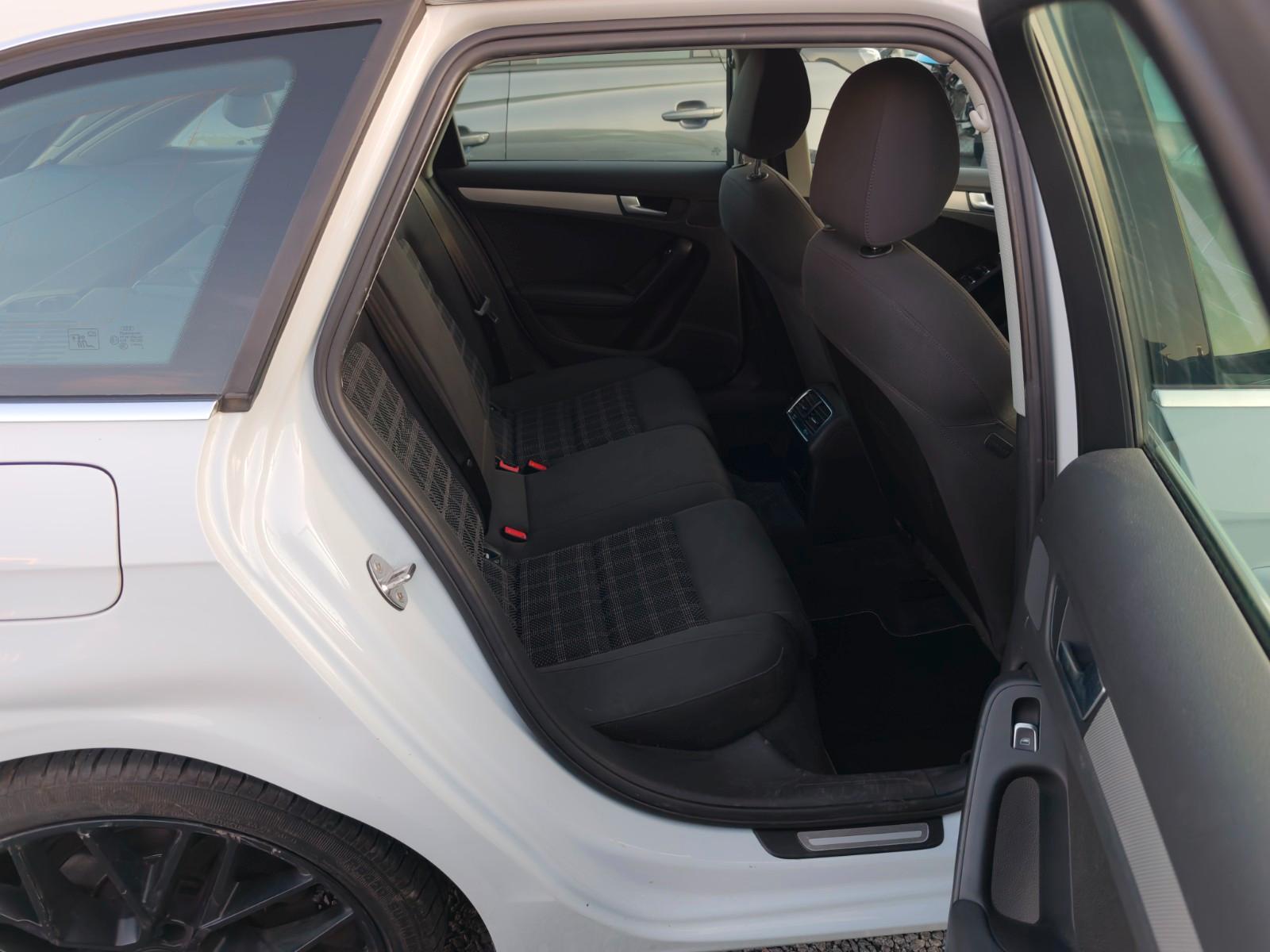 Audi A4 2012 — photo 18
