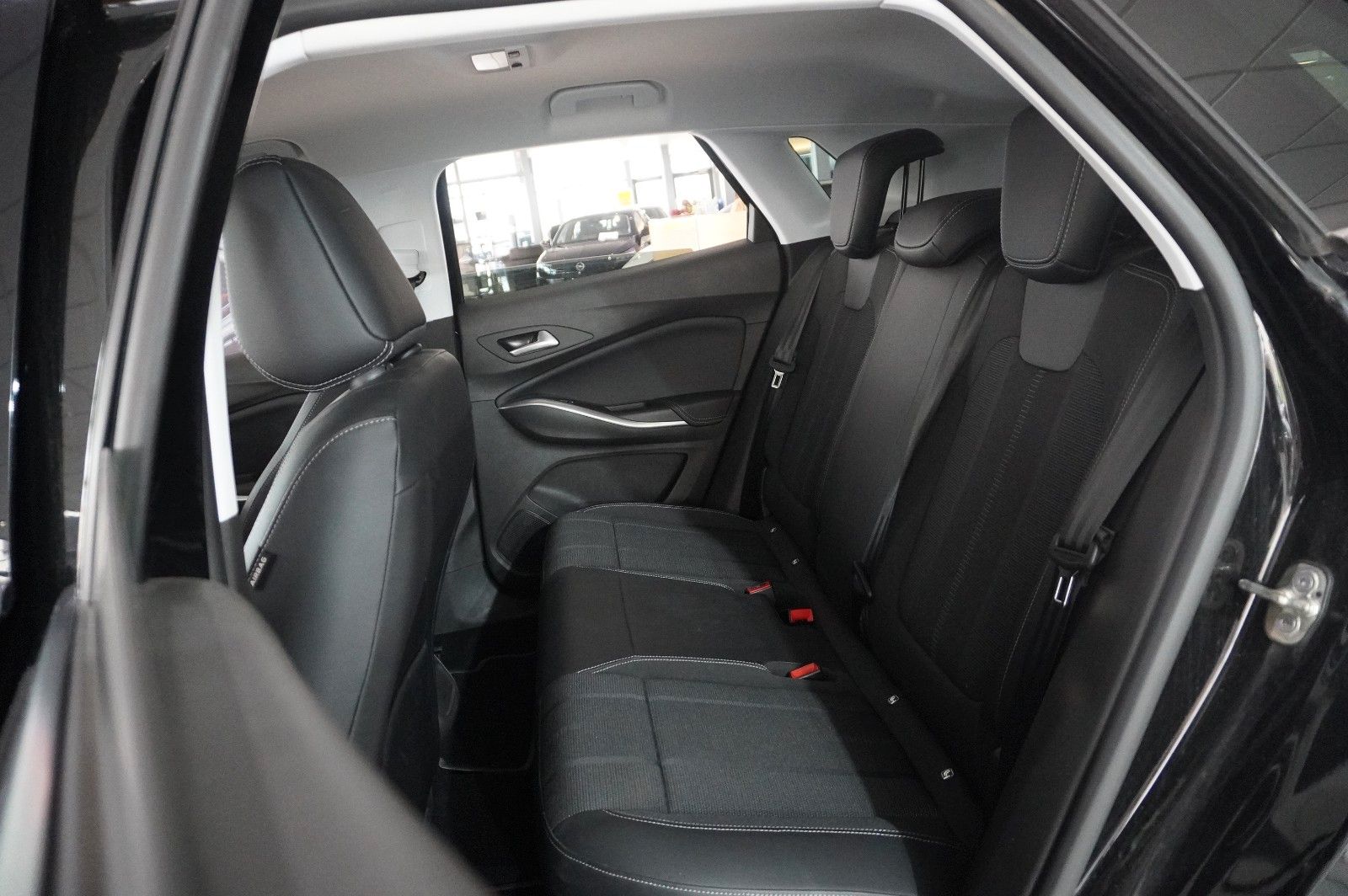 Fahrzeugabbildung Opel Grandland (X) 1.6 PHEV ELEGANCE NAVI/LED/SPORT