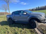 Ford Raptor grau mit Fox-Fahrwerk und Stollenreifen  - Ford Raptor Gebrauchtwagen