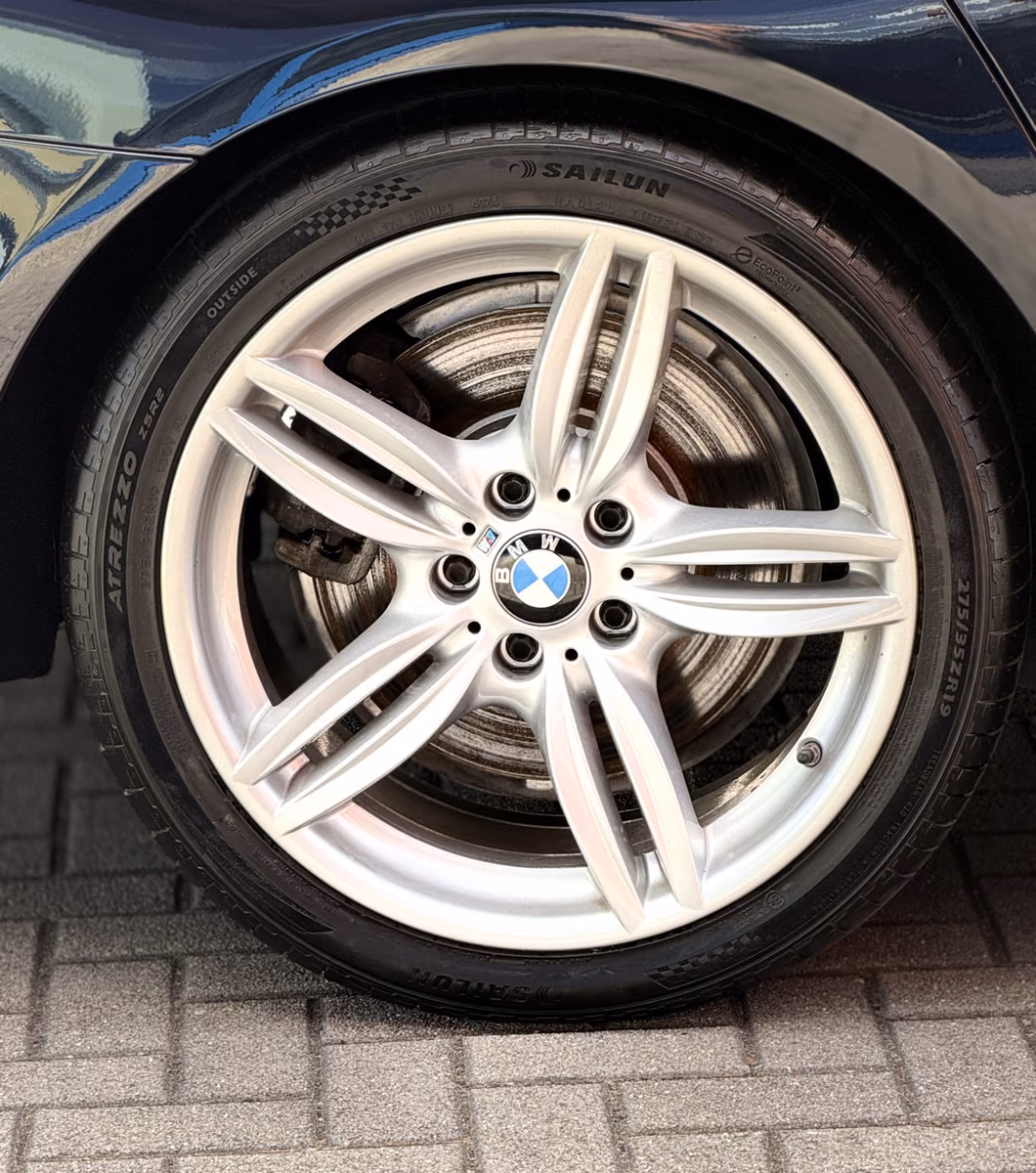 BMW 550i LCI M Sport | 449 ch | BVA | Affichage tête haute | Soft Close | Caméras 360 | Harman Kardon