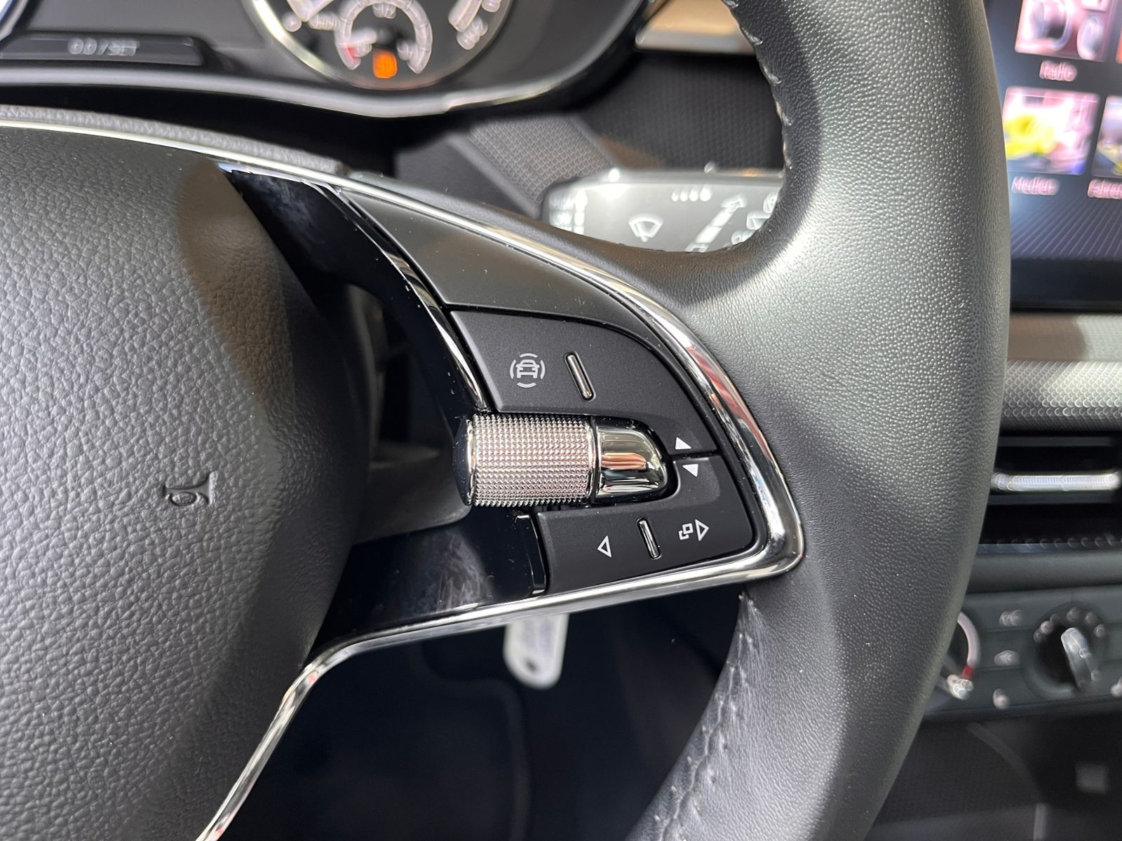 Fahrzeugabbildung SKODA Fabia Ambition KLIMA CARPLAY LED PDC SHZ