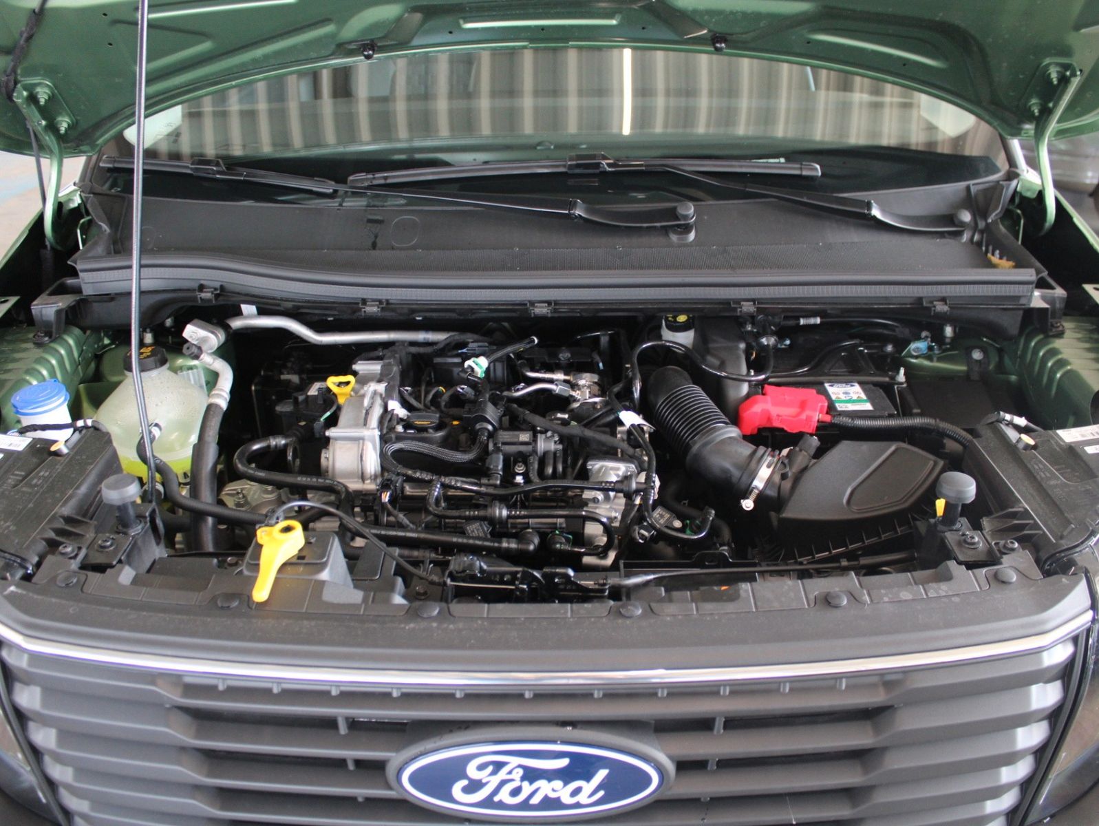 Fahrzeugabbildung Ford Tourneo Courier Titanium Automatik FahrerAssPak