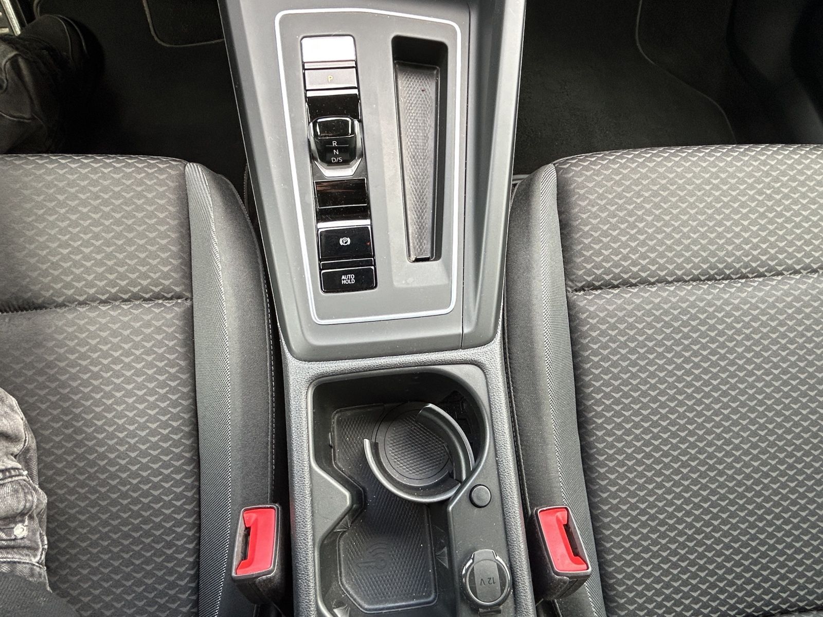 Fahrzeugabbildung Volkswagen Golf VIII Variant Active eTSI LED Navi ACC