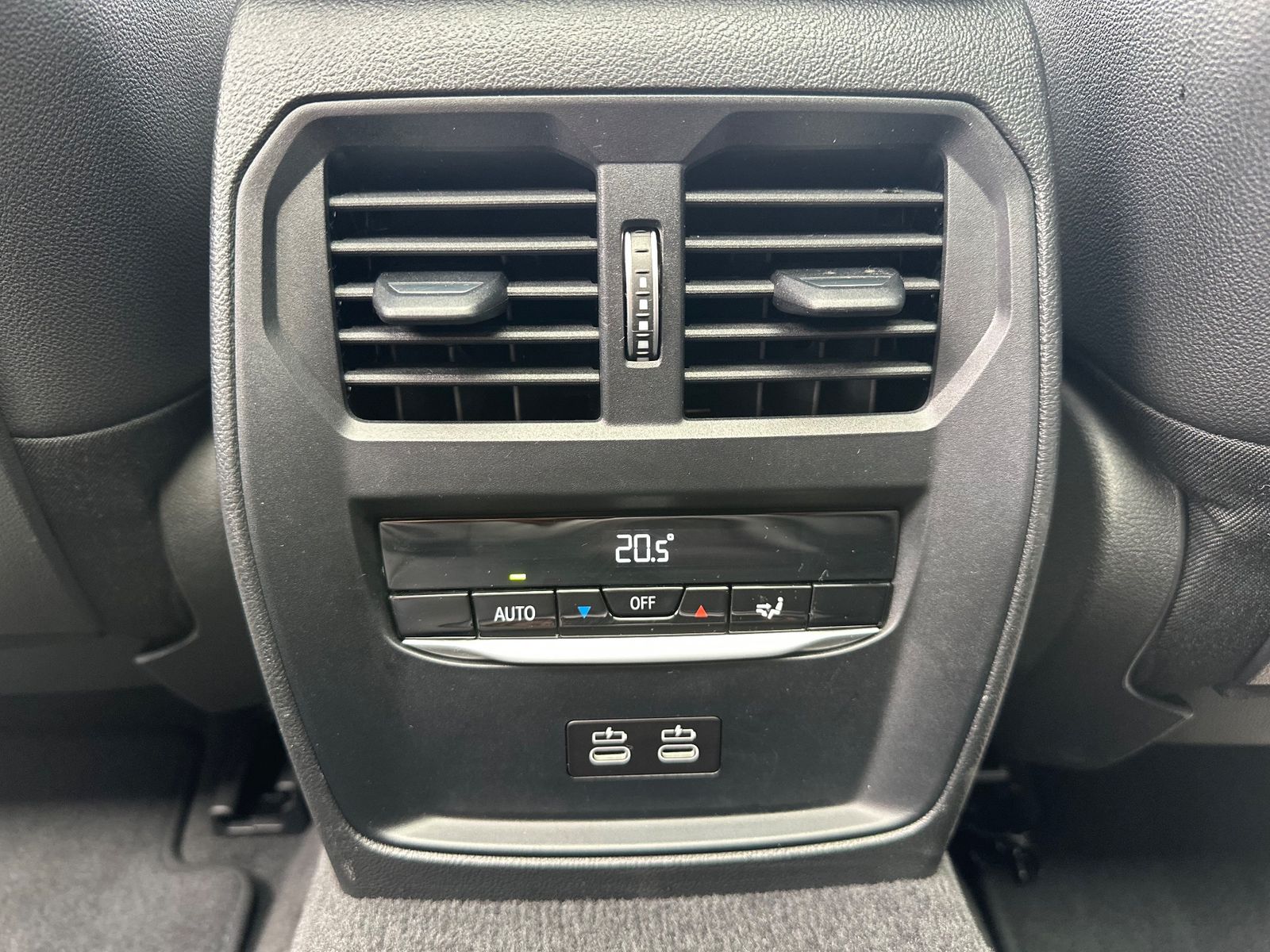 Fahrzeugabbildung BMW 320 i Touring M-Sport NAV+LED+PANO+SHZ+KAM+DAB