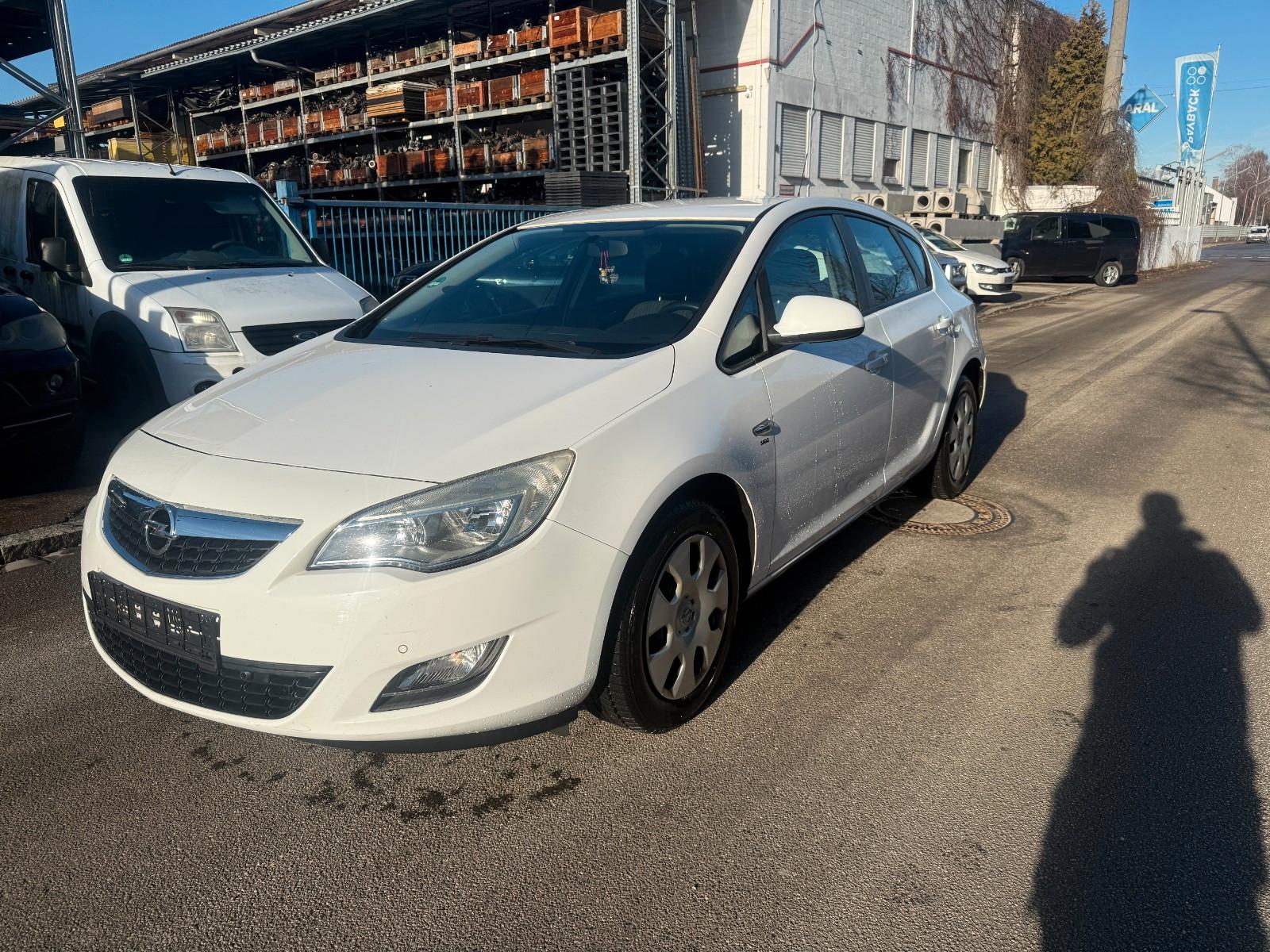 Opel Astra J Lim. 5-trg. Edition