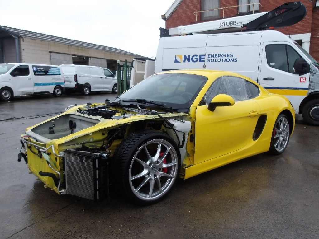 PORSCHE Cayman
