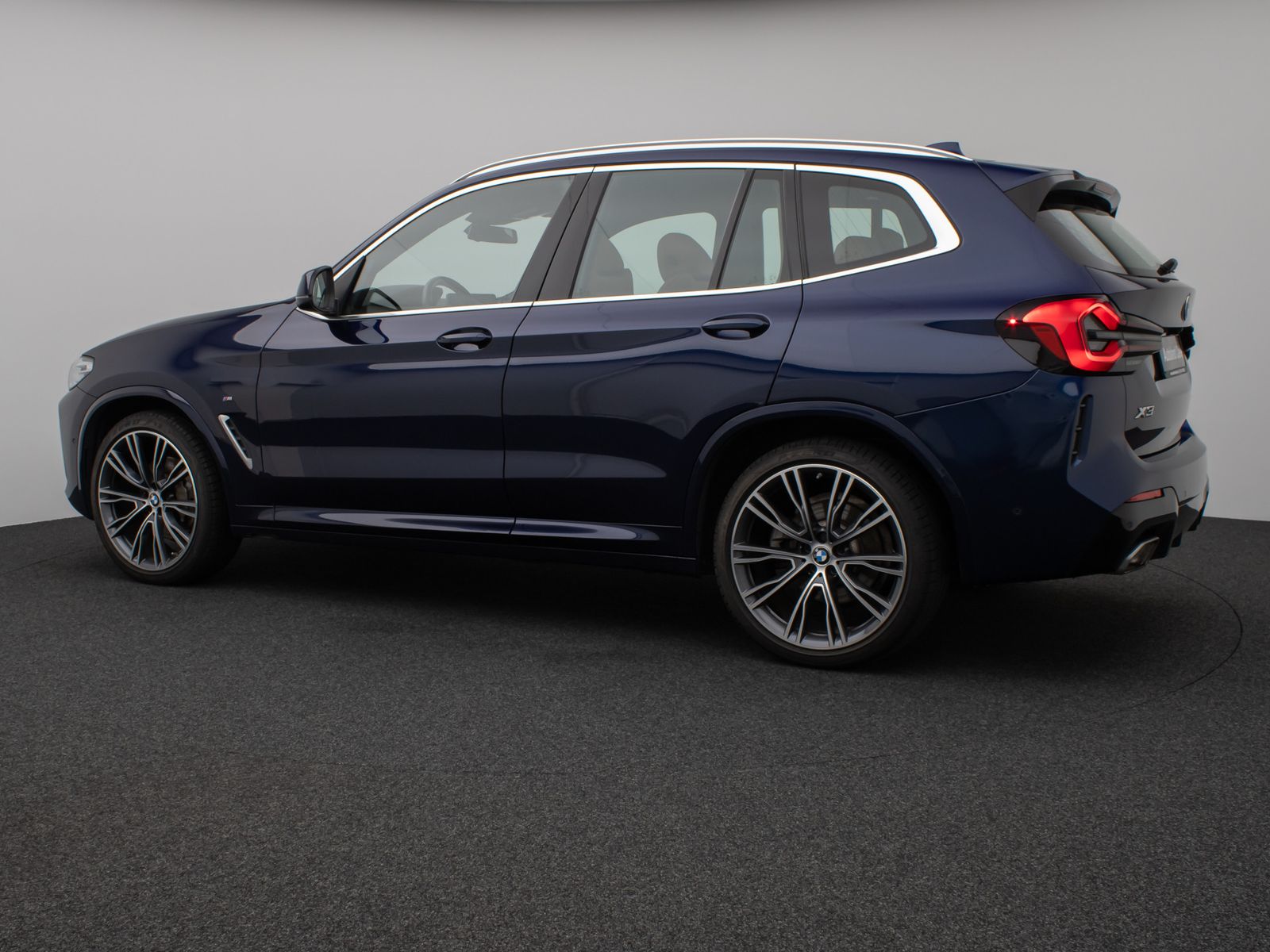 Fahrzeugabbildung BMW X3 xD30d M Sport Panoram Kamera DAB HiFi AHK 21"