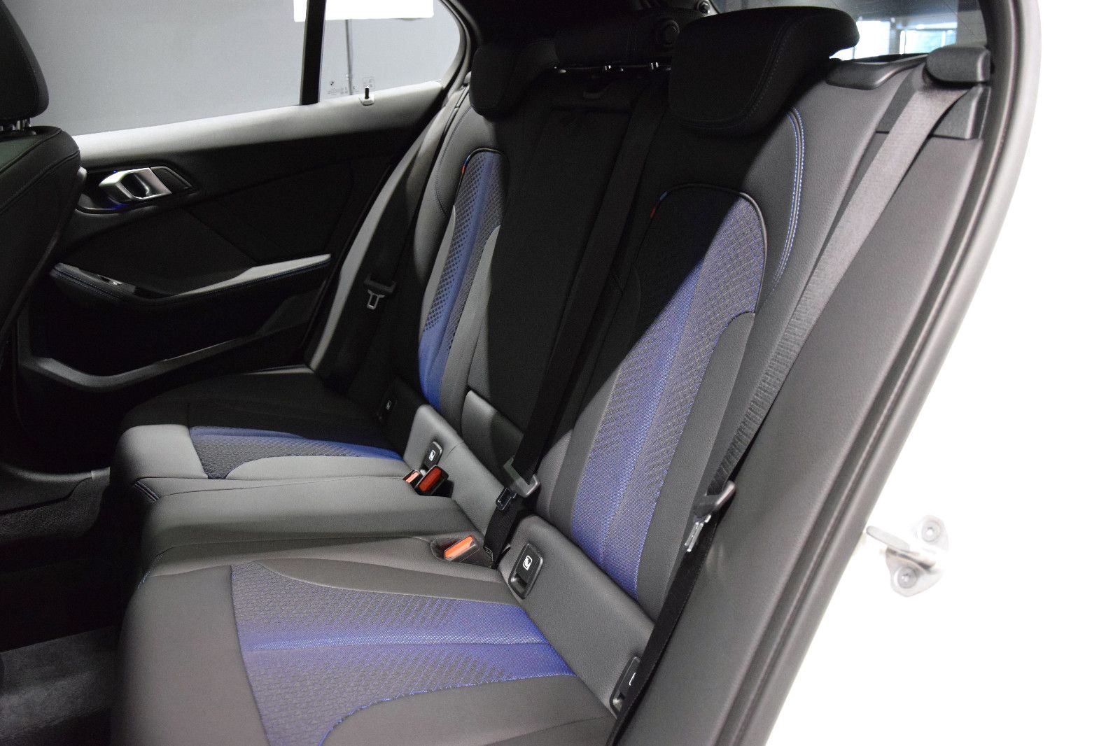 Fahrzeugabbildung BMW M135 i xDrive Panorama ACC harman/kardon HeadUp