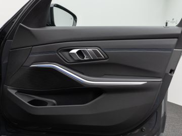 Fahrzeugabbildung BMW M340d xD 360°Panorama Laser HUD DAB Komfort 19"
