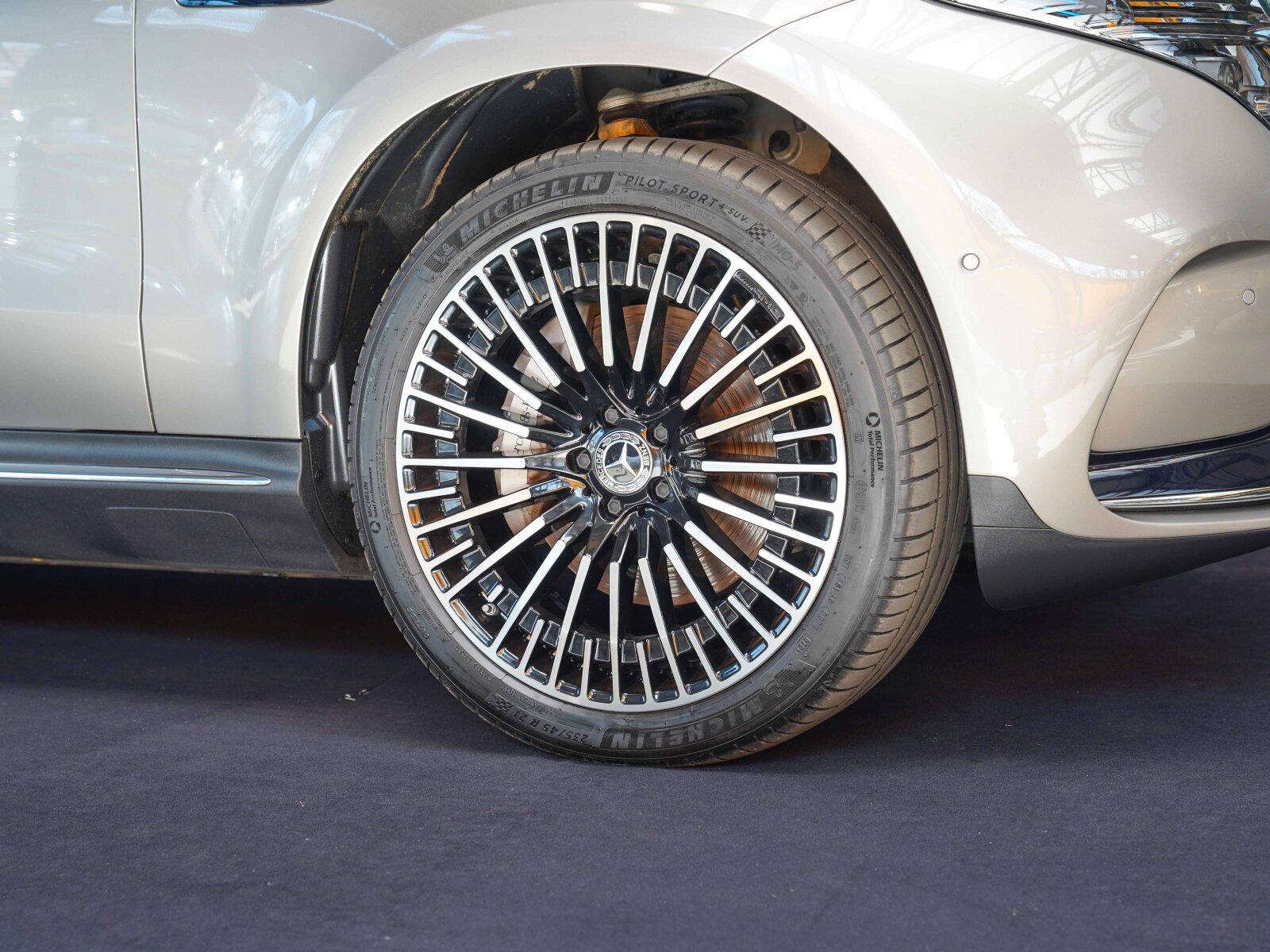 Mercedes-Benz EQC 400 4M AMG Line Vielspeiche Burmester mojave