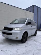 Volkswagen T5 Kombi - Volkswagen T5 Kombi mit Diesel-Antrieb: Automatik