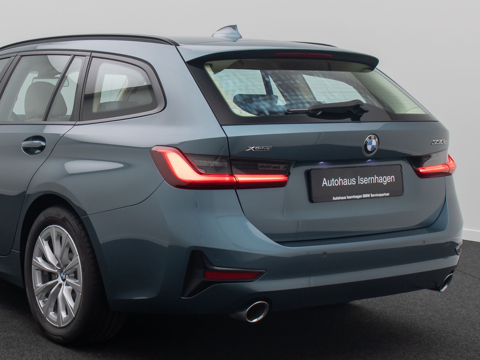 Fahrzeugabbildung BMW 330e xD Alarm HUD H/K DAB Memory Leder Sport