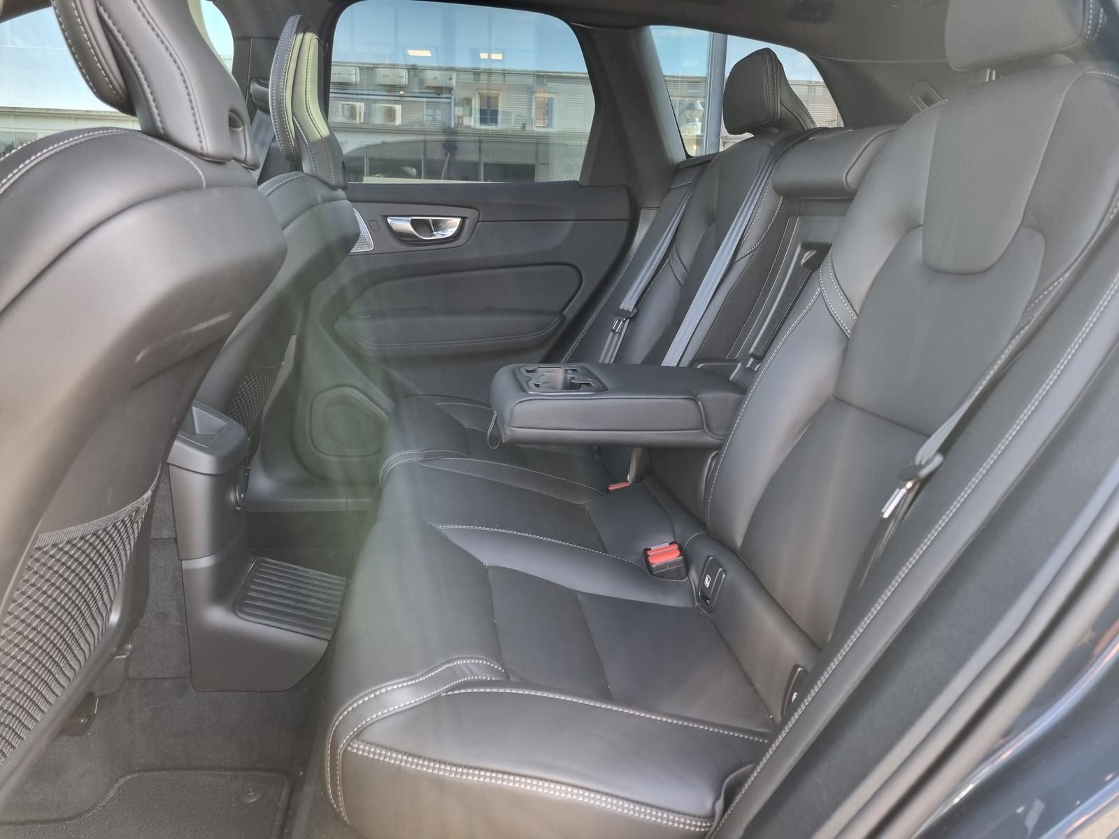 Fahrzeugabbildung Volvo XC60 T8 Ultra Black Ed. 'Massage, Luftfahrwerk'