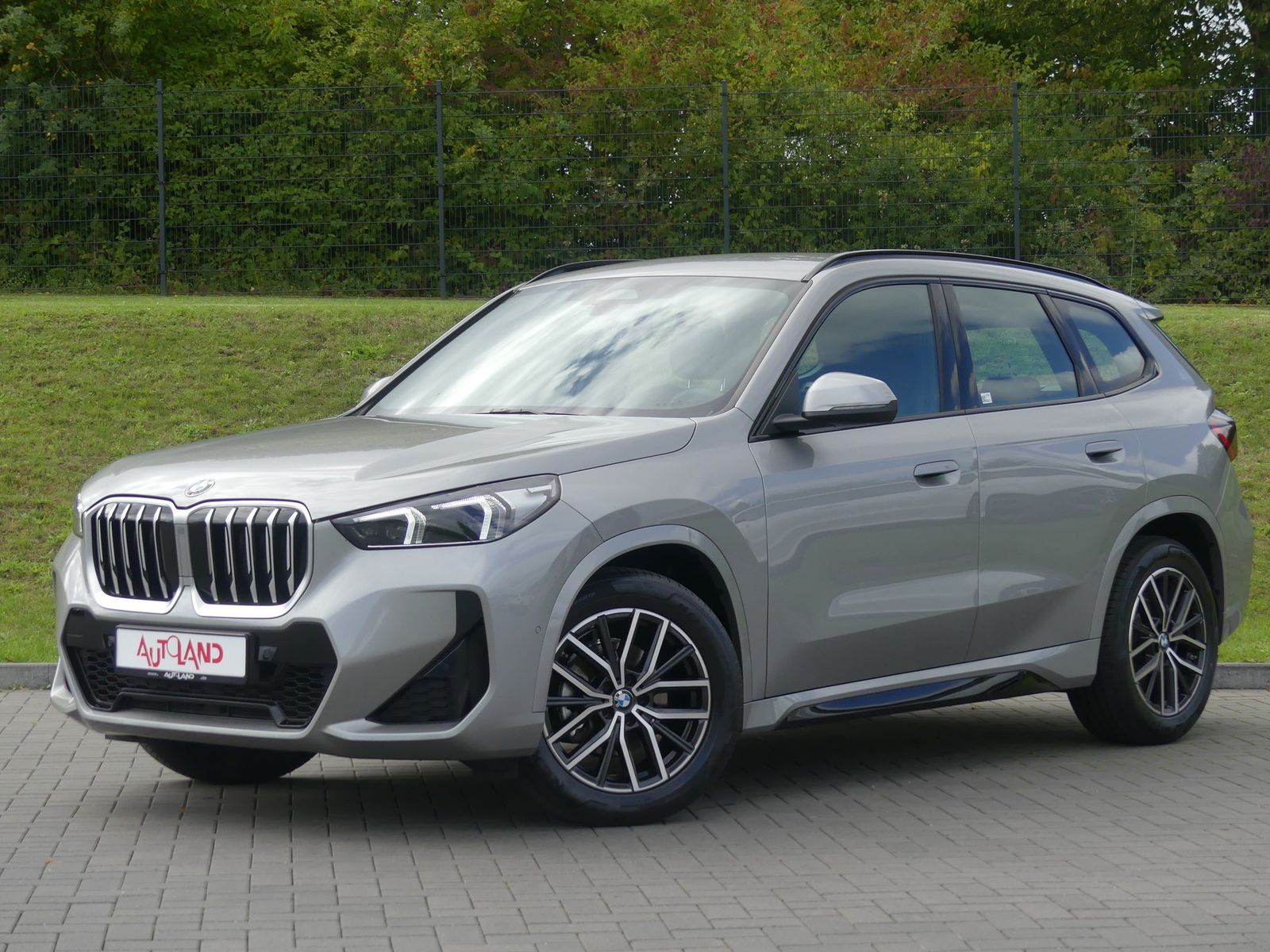 BMW X1 18 i sDrive M Sport LED Kamera Tempomat PDC imagem 2