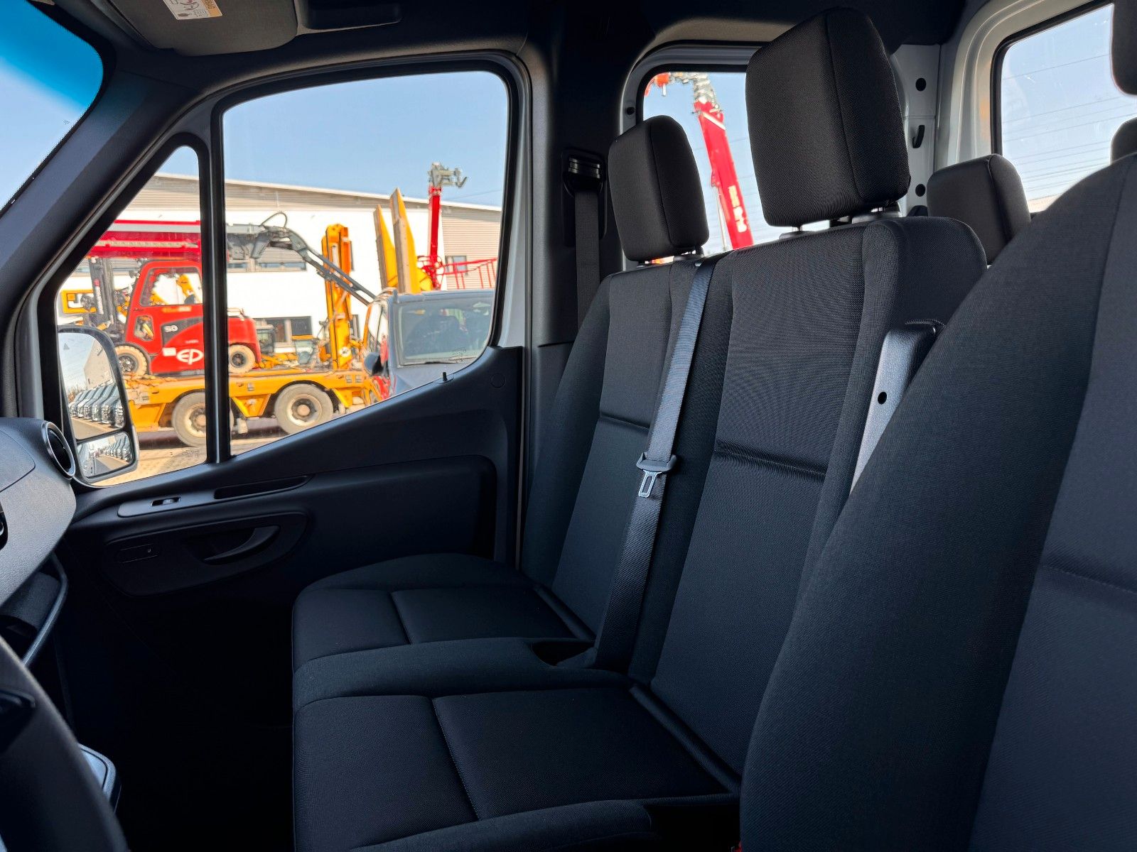 Fahrzeugabbildung Mercedes-Benz Sprinter 319 CDI 3665 DoKa Klima Kamera AHK