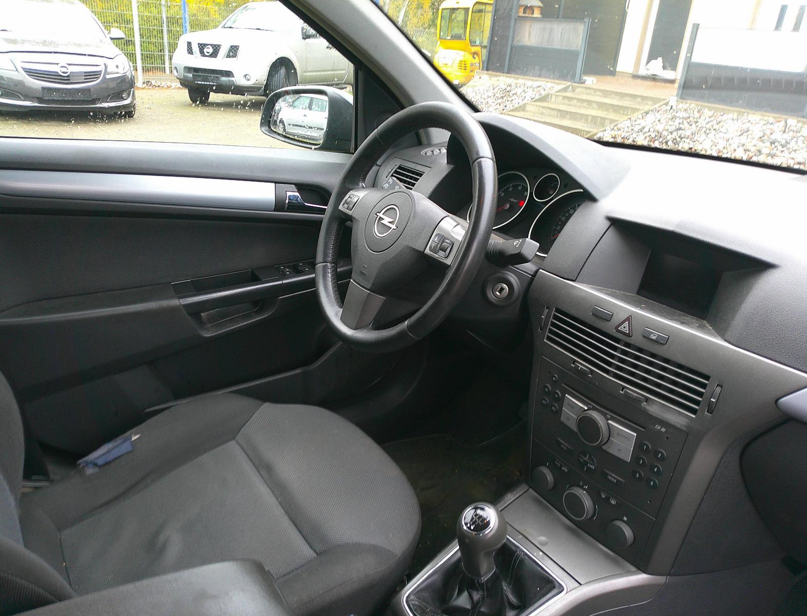 Opel Astra 2005 — фото 10