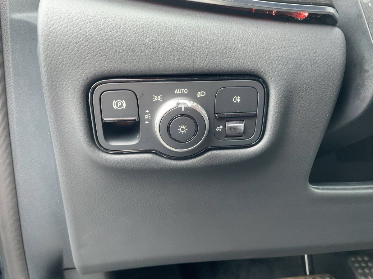 Fahrzeugabbildung Mercedes-Benz V 250 d lang Multibeam/Distronic/360°/AHK