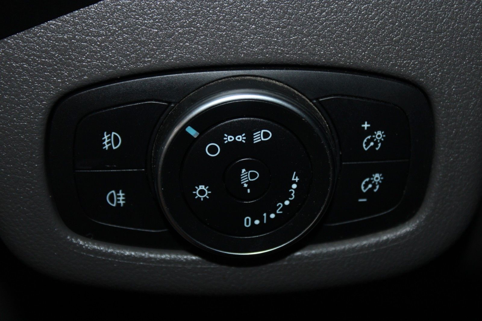 Fahrzeugabbildung Ford Transit Connect TREND KLIMA Standheizung 3-Sitze