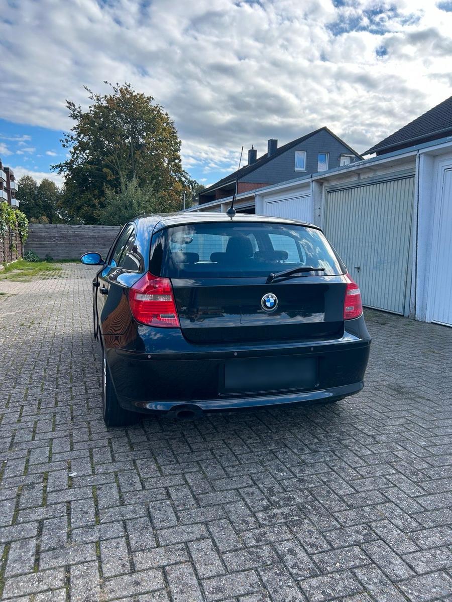 BMW 118 2007 — rear view