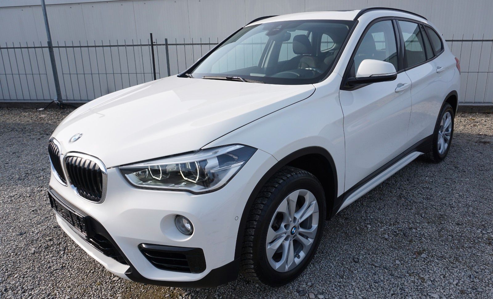 Fahrzeugabbildung BMW X1 sDrive 18i Sport Line, Kamera, PDC, Panorama