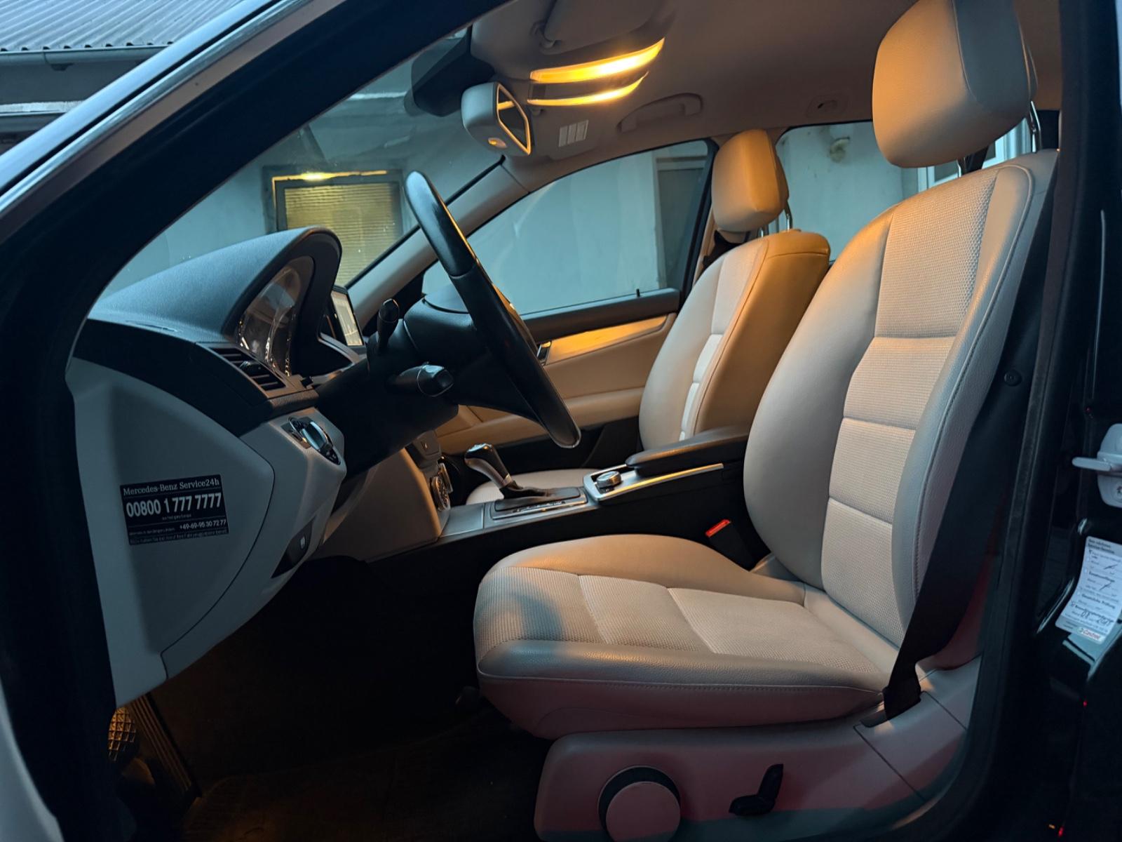 Mercedes-Benz C180 2009 — photo 15