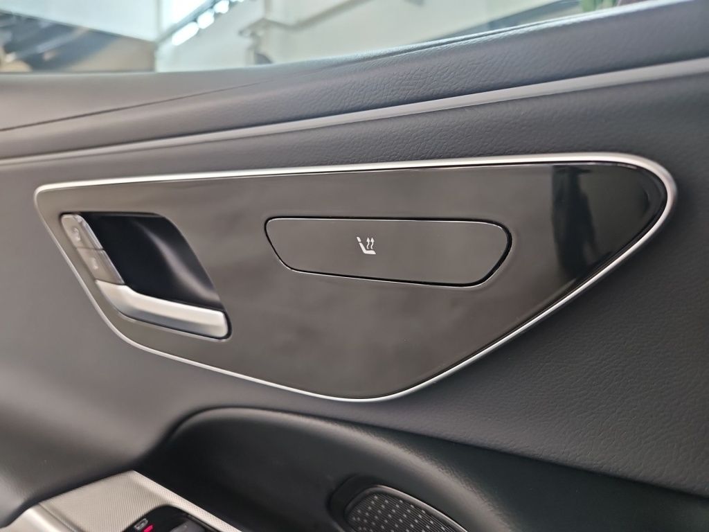 Fahrzeugabbildung Mercedes-Benz E 200 T Avantg. Distronic+ Pano LED KeyLess KAM