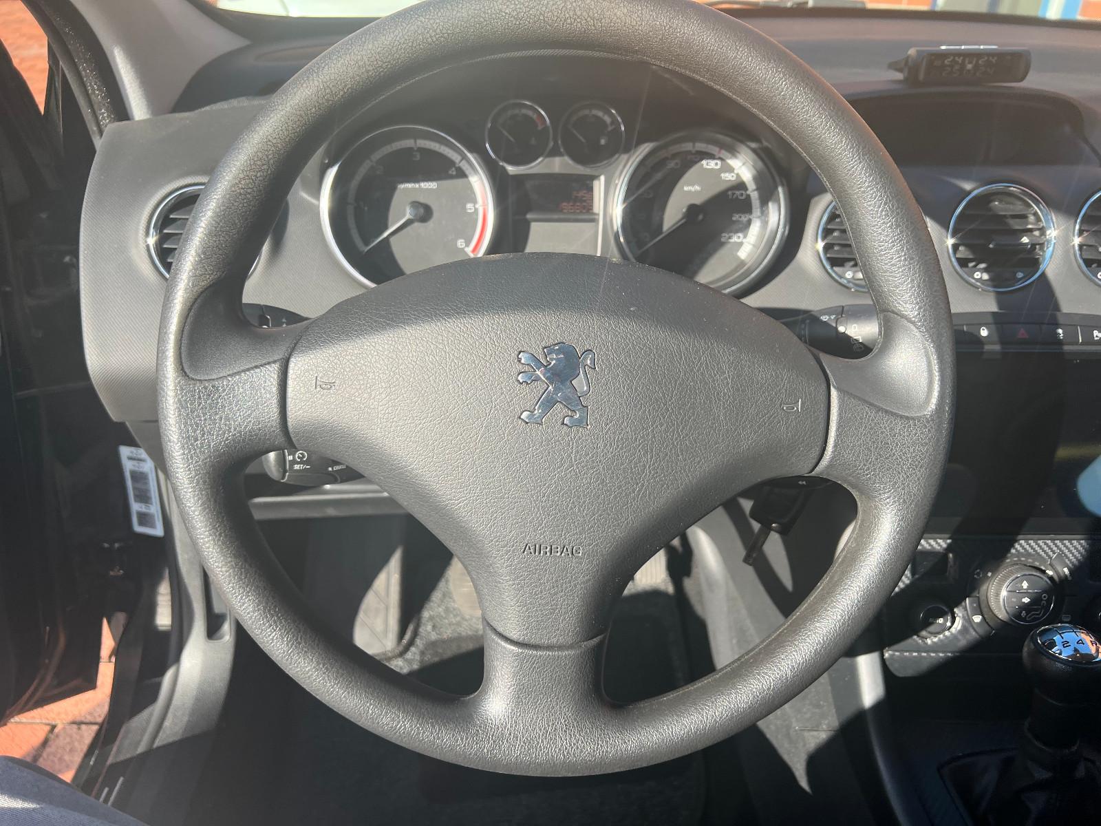 Peugeot 308 2011 — photo 6