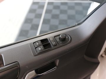 Volkswagen T5 Multivan 2.0TDI 103KW DSG NAVI STANDHZG SIDE