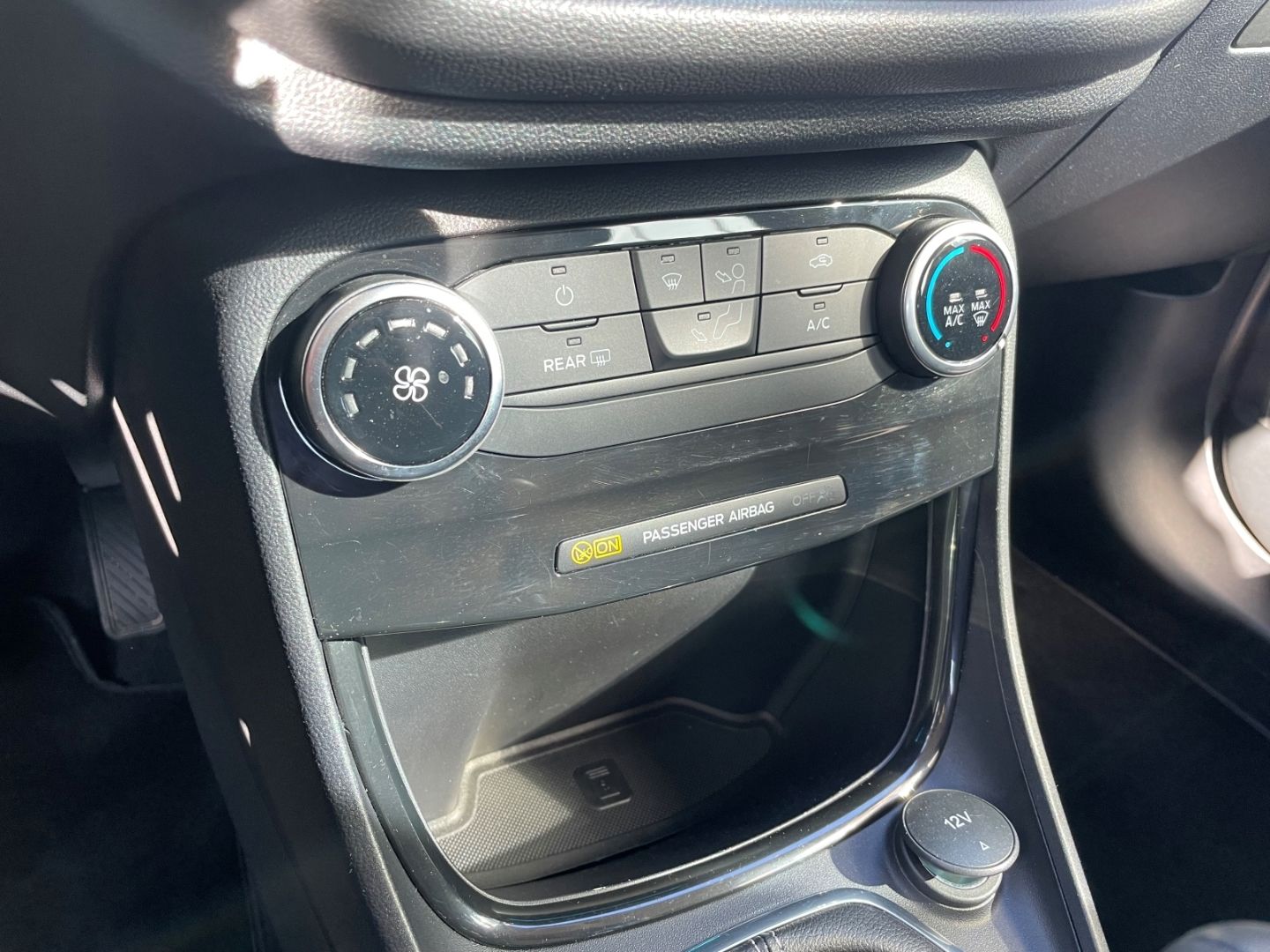 Fahrzeugabbildung Ford Puma Titanium Navi Rückf. Kamera Tempomat