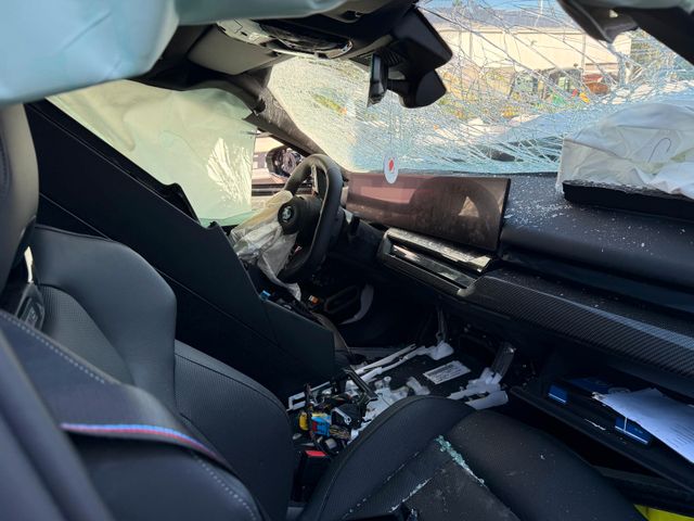 BMW M5 Limousine/ EXT. M CARBON PAK/ DRIVING PROF.