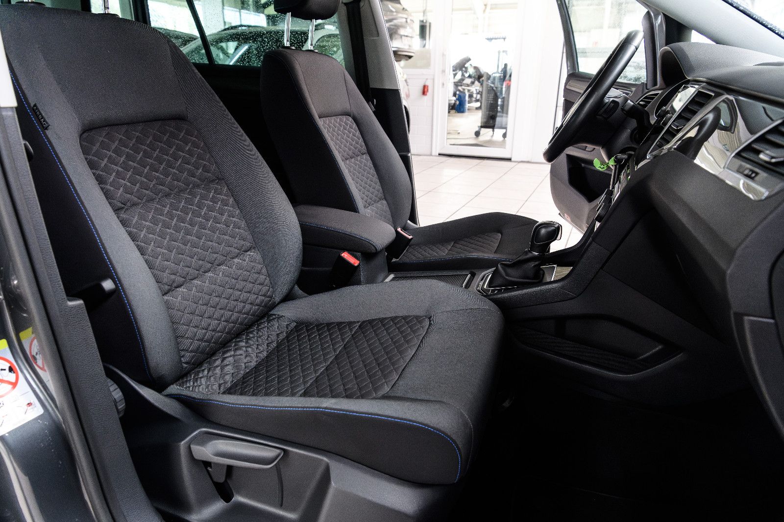 Fahrzeugabbildung Volkswagen Golf Sportsvan+LED+AHK+GJR+SHZ+NAVI+KAMERA