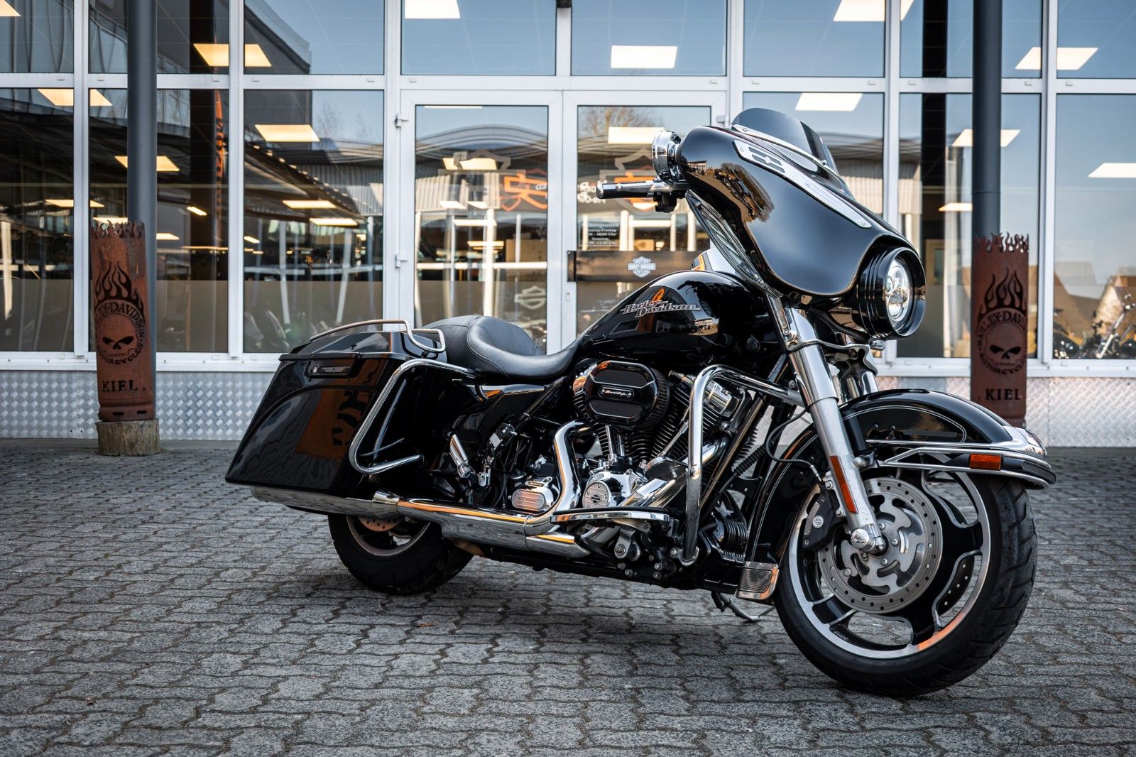 Fahrzeugabbildung Harley-Davidson FLHX Street Glide 103 cui - KERN-AUSPUFF