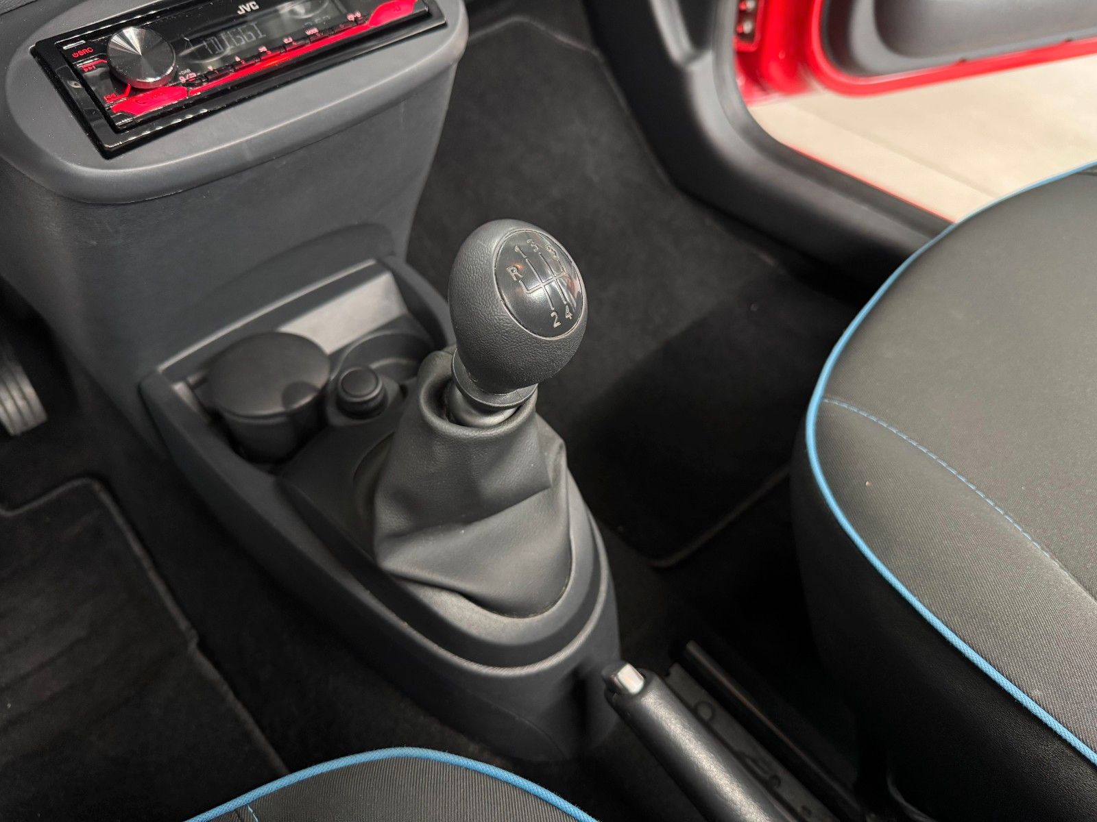 Fahrzeugabbildung Renault Twingo 1.2 Expression "Klima DAB 16"LM Tempomat"