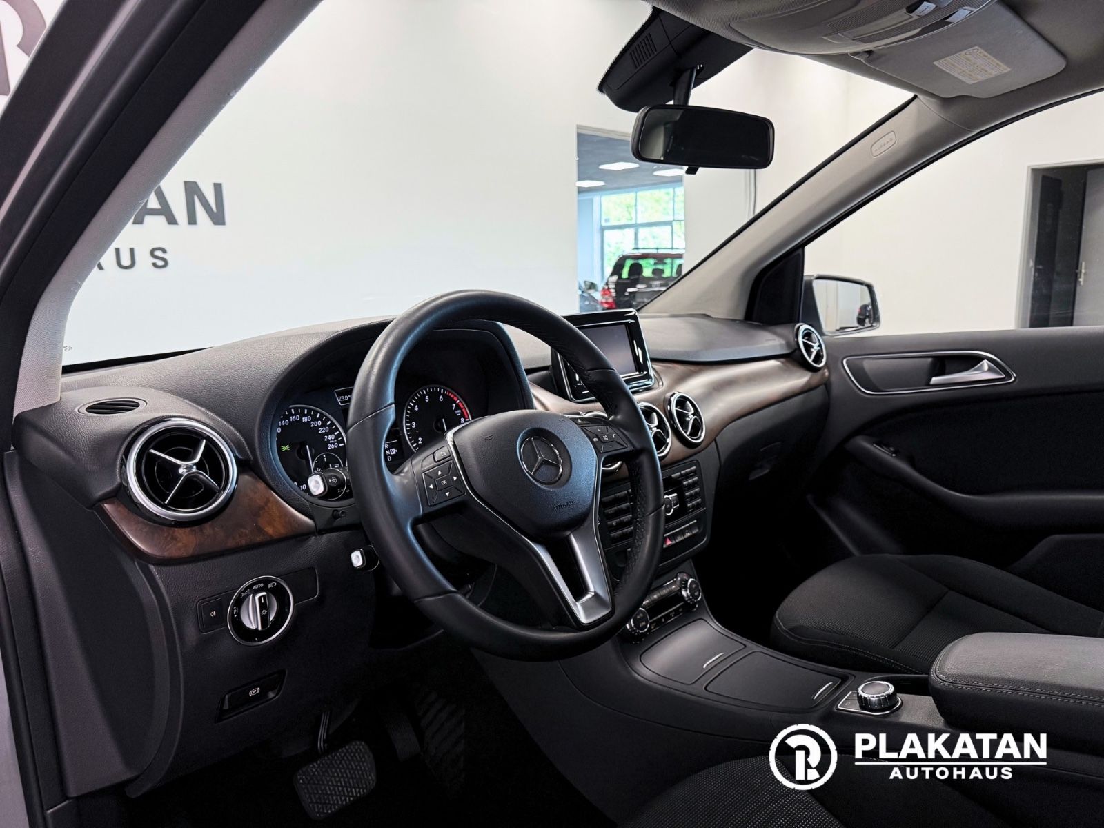 Fahrzeugabbildung Mercedes-Benz B 200 Navi Bi-Xenon Tempomat 1Hand