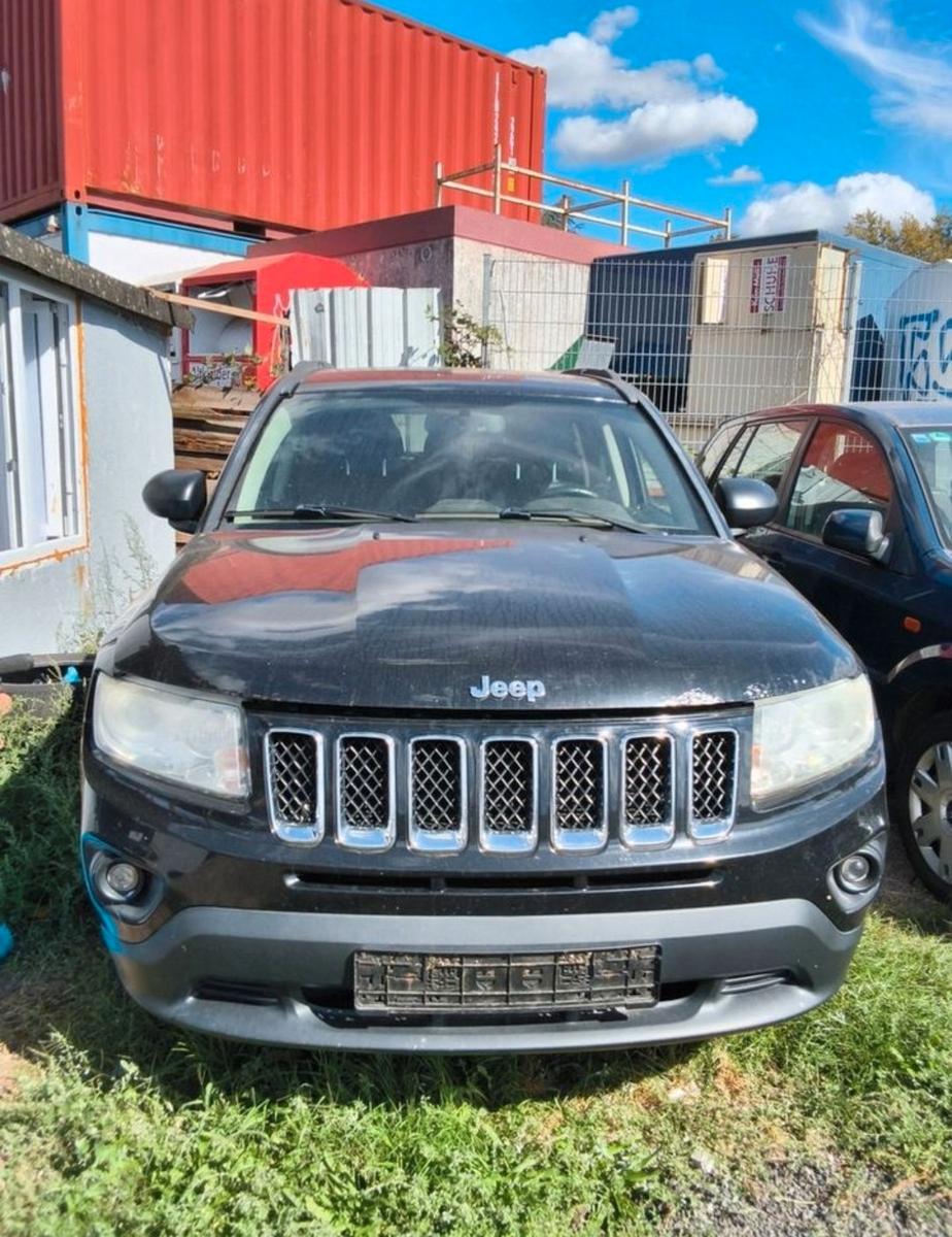 Jeep Compass 2013 — rear view