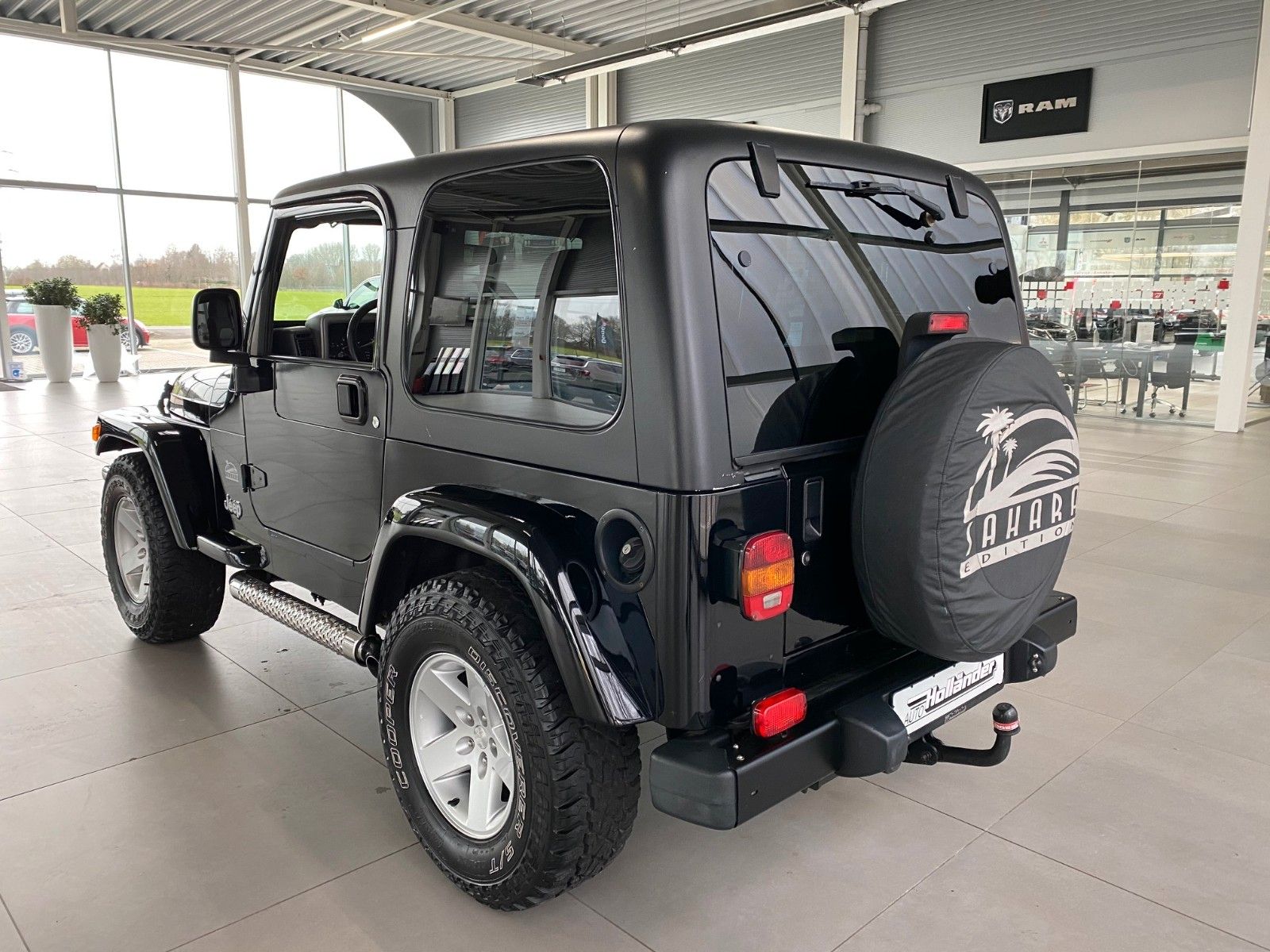 Fahrzeugabbildung Jeep Wrangler 4.0 Sport BFGoodrich T/A 265/70R16 TOP